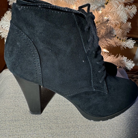 White Mountain black suede ankle booties Size 8M - Picture 2 of 5